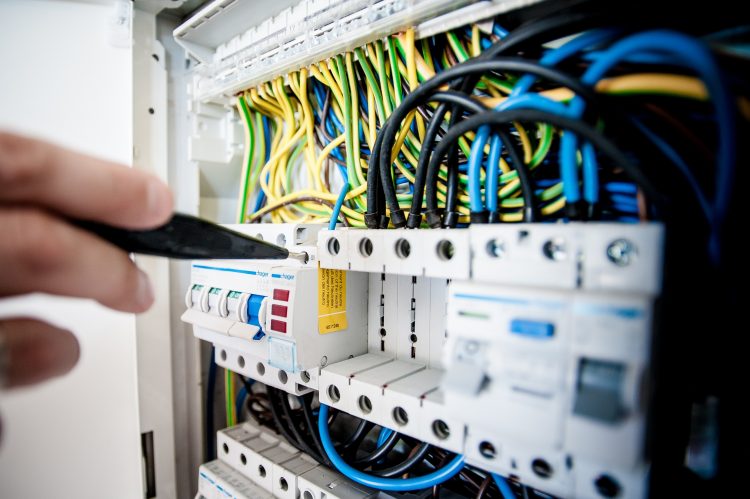 Ce sunt contactoarele electrice