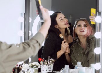 4 elemente esențiale pentru o zonă de make-up ideală