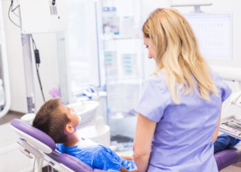 Amorțeala după tratamentul dentar la copii: ce trebuie urmărit până trece anestezia